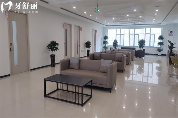 長春中諾口腔醫(yī)院候診區(qū)