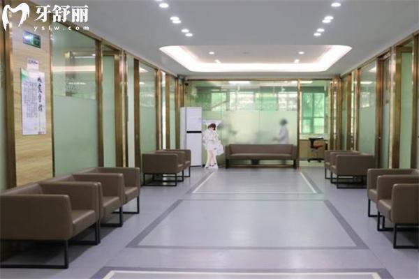 全新清遠中大口腔醫(yī)院價格表:種植牙2980+矯正5999+收費標準表不貴可用<span style=