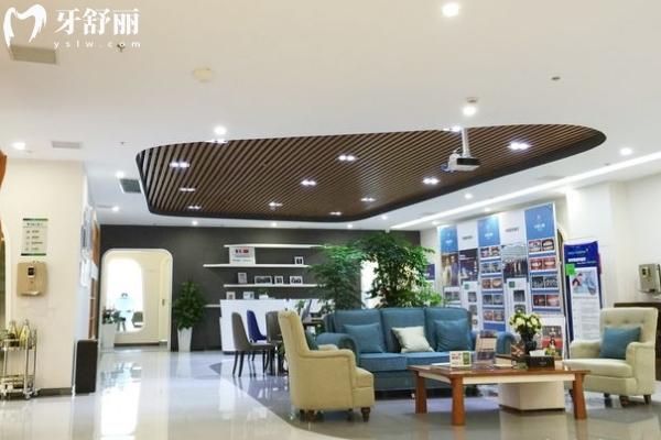 長沙牙祖口腔醫(yī)院收費(fèi)貴不貴？本地市民實(shí)測(cè)：種植/拔牙/矯正等價(jià)夠親民價(jià)目表透真相