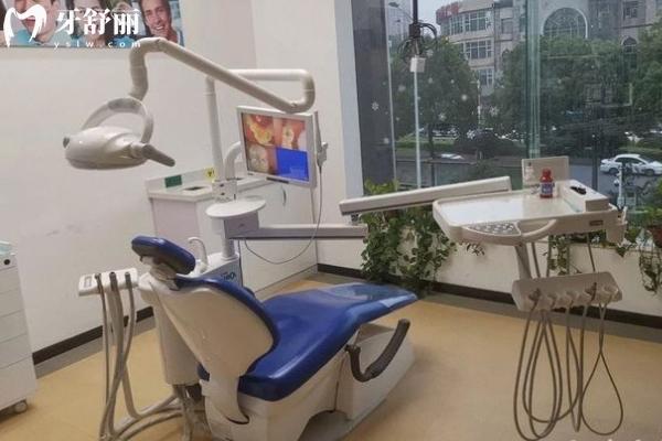 長沙牙祖口腔醫(yī)院收費(fèi)貴不貴？本地市民實(shí)測(cè)：種植/拔牙/矯正等價(jià)夠親民價(jià)目表透真相