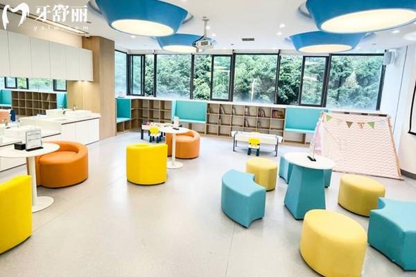 成都圣貝口腔醫(yī)院種植牙價格表