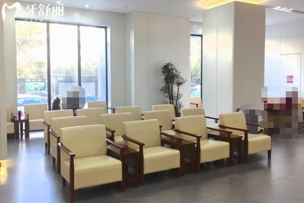 哈爾濱團(tuán)圓口腔醫(yī)院營業(yè)時(shí)間：8：30-17：30全年無休附醫(yī)院簡介醫(yī)生介紹等