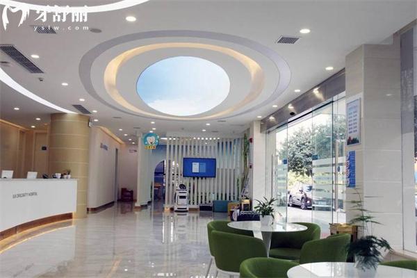 岳陽陽光口腔醫(yī)院2026價(jià)格表:種植牙2822+鑲牙冠458+隱形矯正12800+根管治療528+