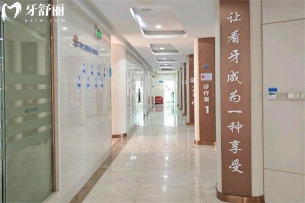 岳陽陽光口腔醫(yī)院2026價(jià)格表:種植牙2822+鑲牙冠458+隱形矯正12800+根管治療528+