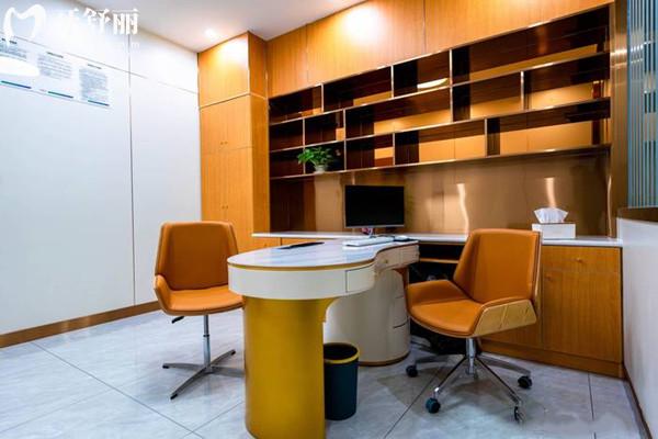 西昌春城口腔醫(yī)生簡介