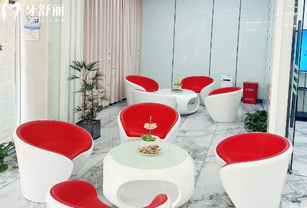 貴陽朗朗口腔收費標準